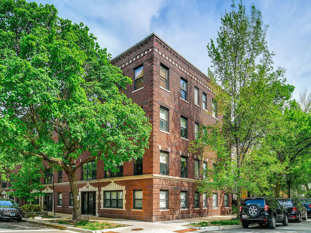 Property Photo:  1255 Roscoe Avenue 1  IL 60657 