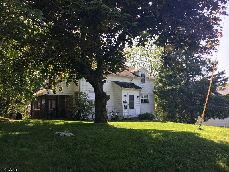 Property Photo:  8 Apple Tree Ln  NJ 07871 