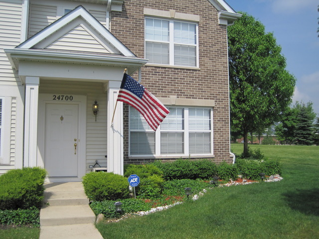 Property Photo:  24700 George Washington Drive 910  IL 60544 