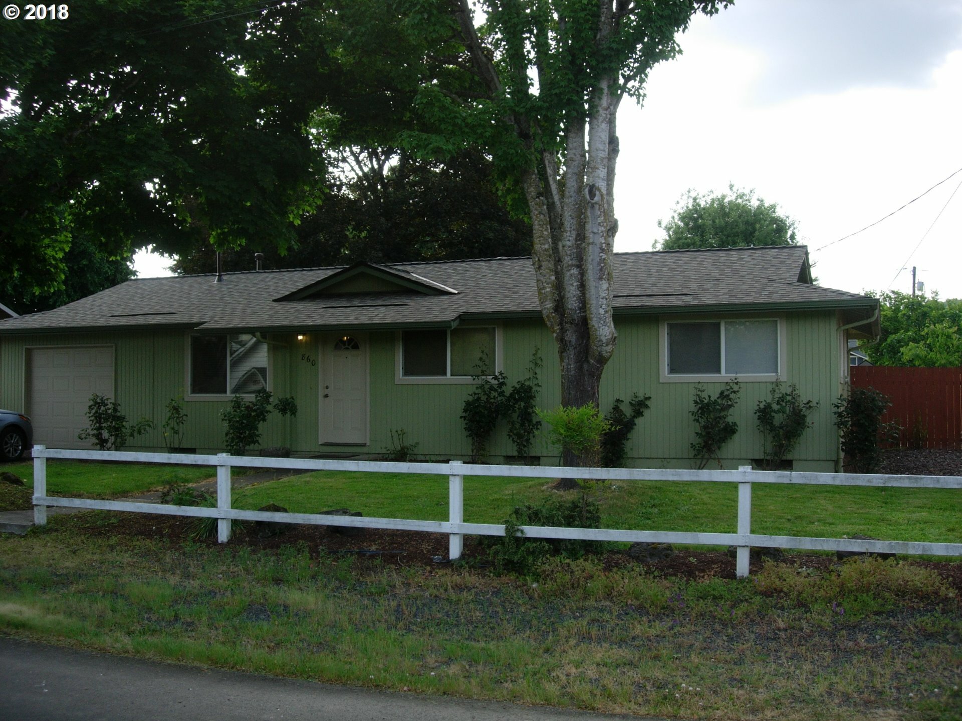 Property Photo: 860 SE Cedar St OR 97115