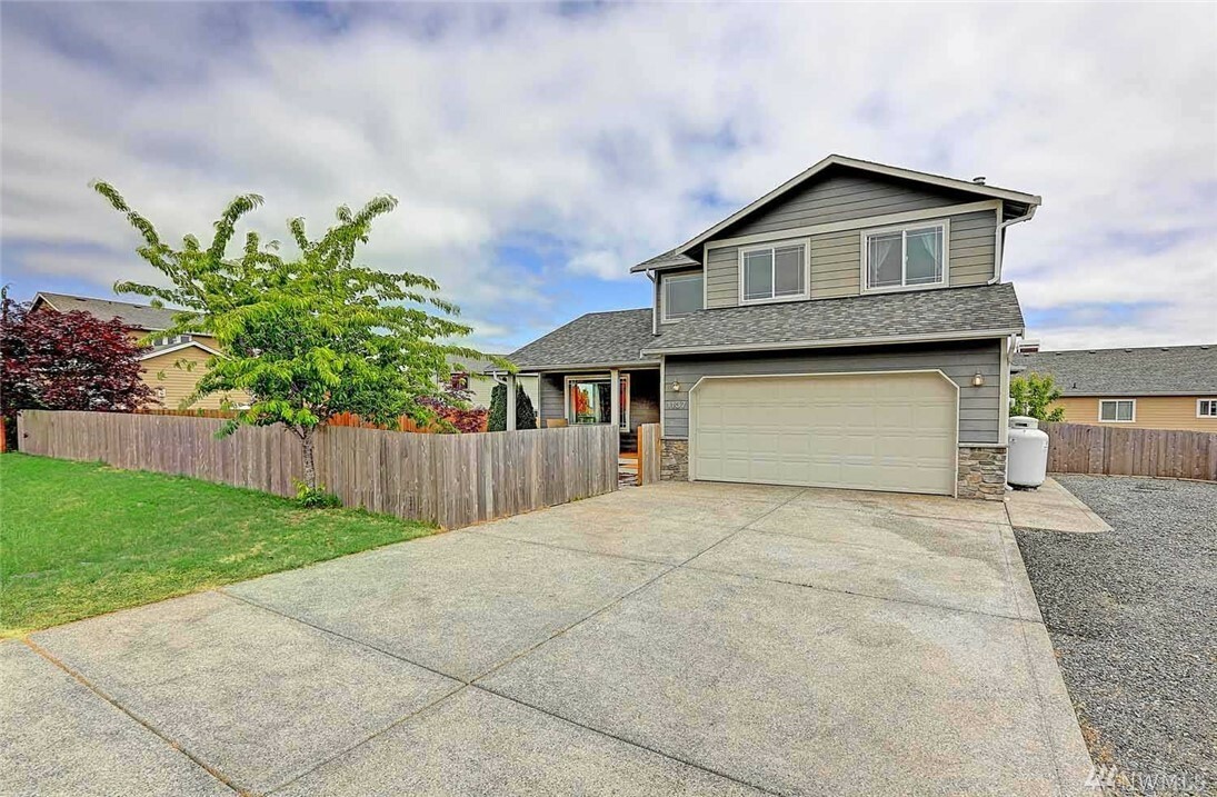Property Photo:  1137 Central Dr  WA 98282 
