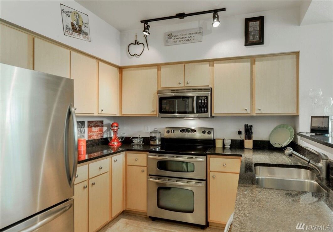 Property Photo:  13301 SE 79 Place C202  WA 98059 