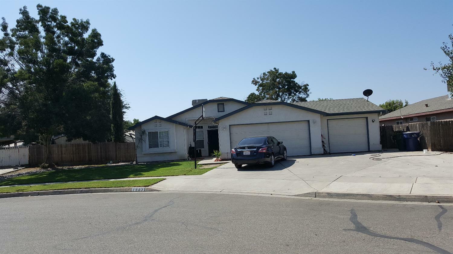 Property Photo:  1983 Bering Court  CA 93274 