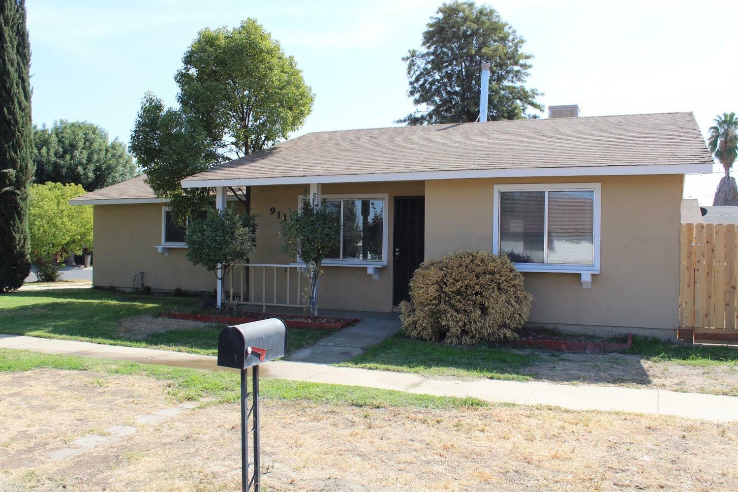 Property Photo:  911 Martin Luther King Jr Avenue  CA 93274 