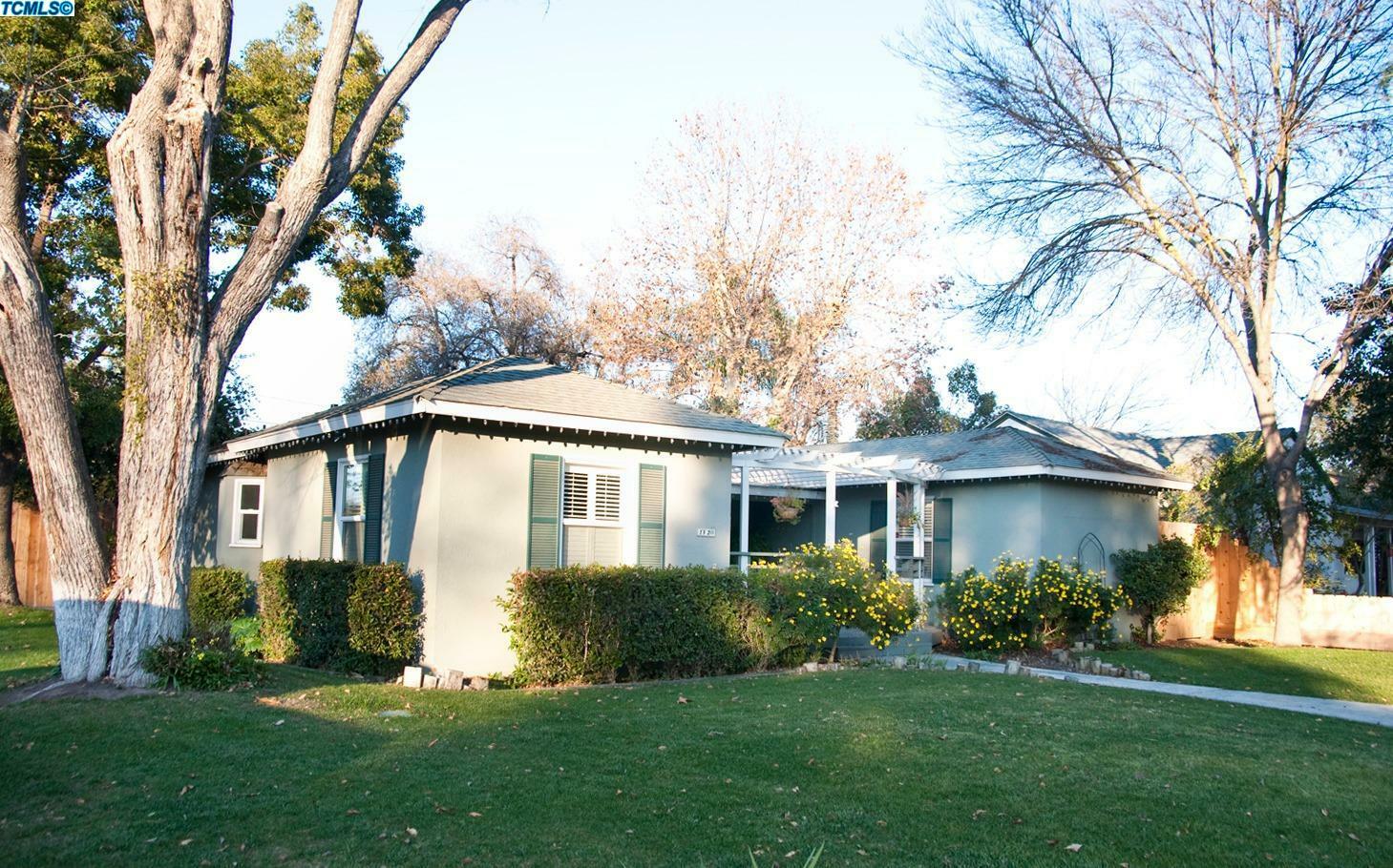 Property Photo:  1320 W Kaweah Avenue  CA 93277 