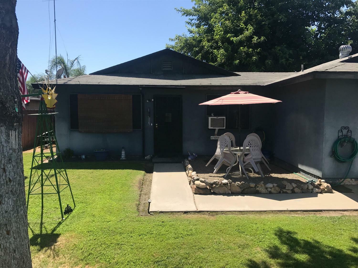 Property Photo:  747 N Ventura Avenue  CA 93223 