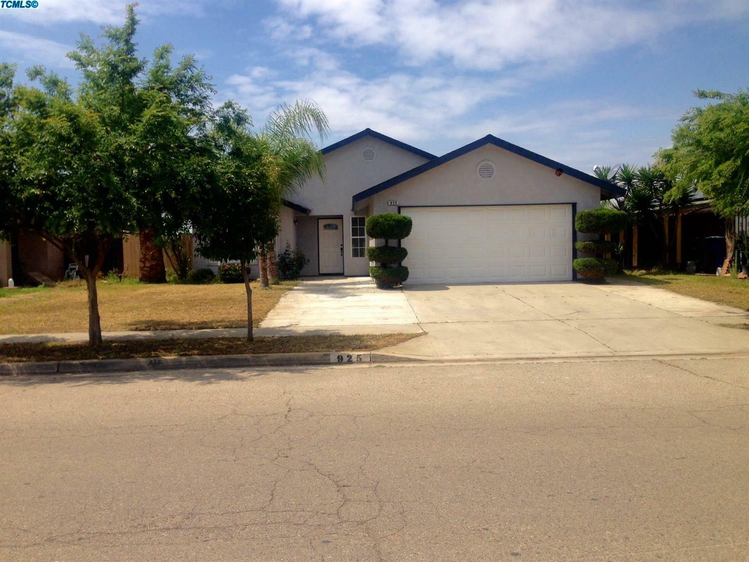 Property Photo:  925 Rodriguez  CA 93646 