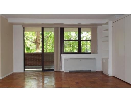 Property Photo: 9 Hawthorne Place 2G MA 02114