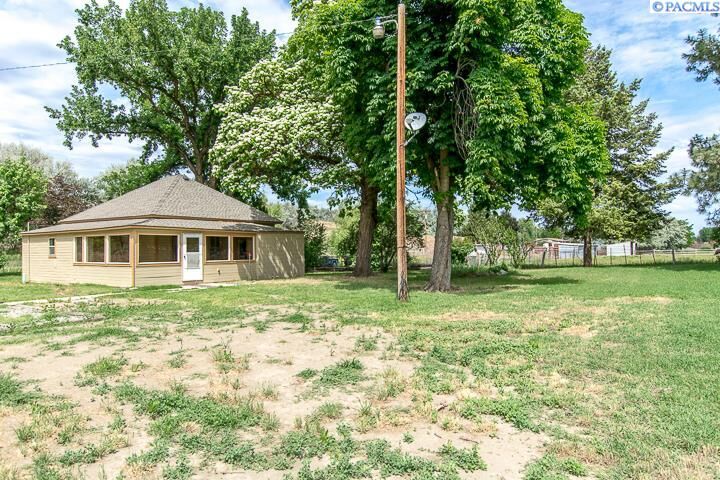 Property Photo:  52005 N Lower River Road  WA 99320 