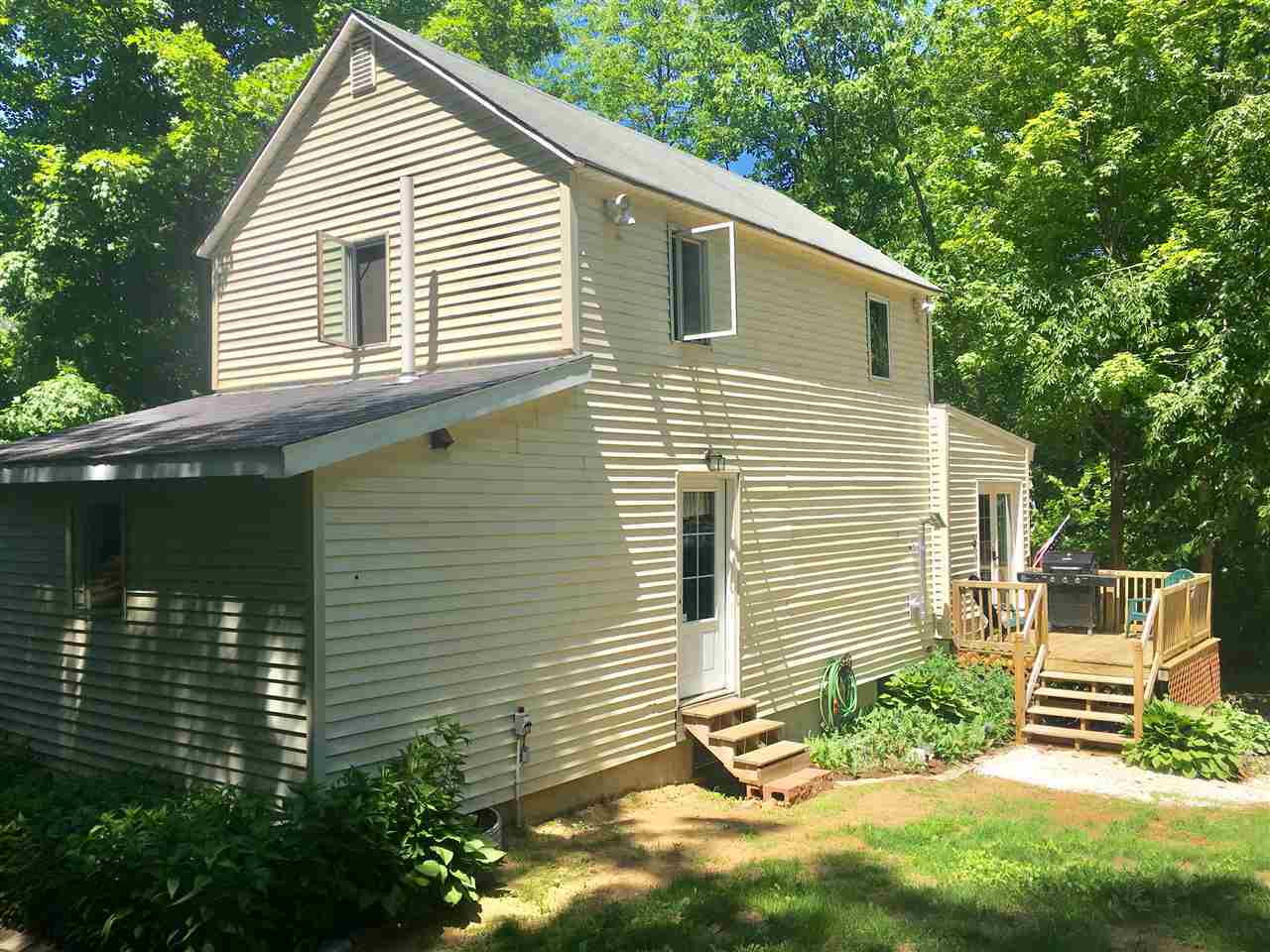 Property Photo:  6 Rogier Place  NH 03290 