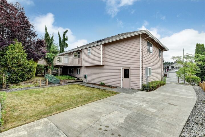 Property Photo:  6921 62nd Place NE  WA 98270 