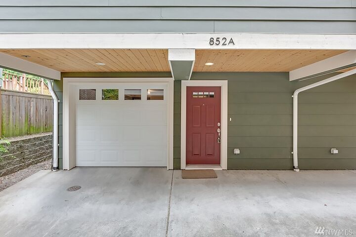 Property Photo: 852 A NE 94th St WA 98115