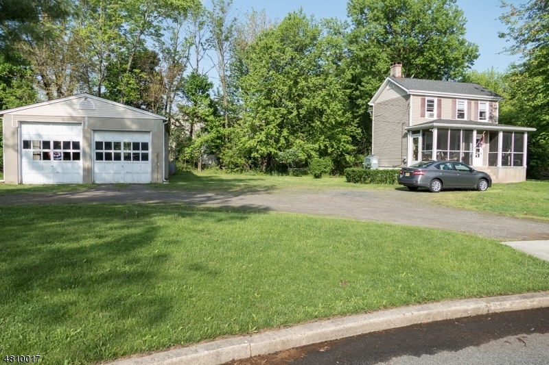 Property Photo:  20 Village Ct  NJ 08822 