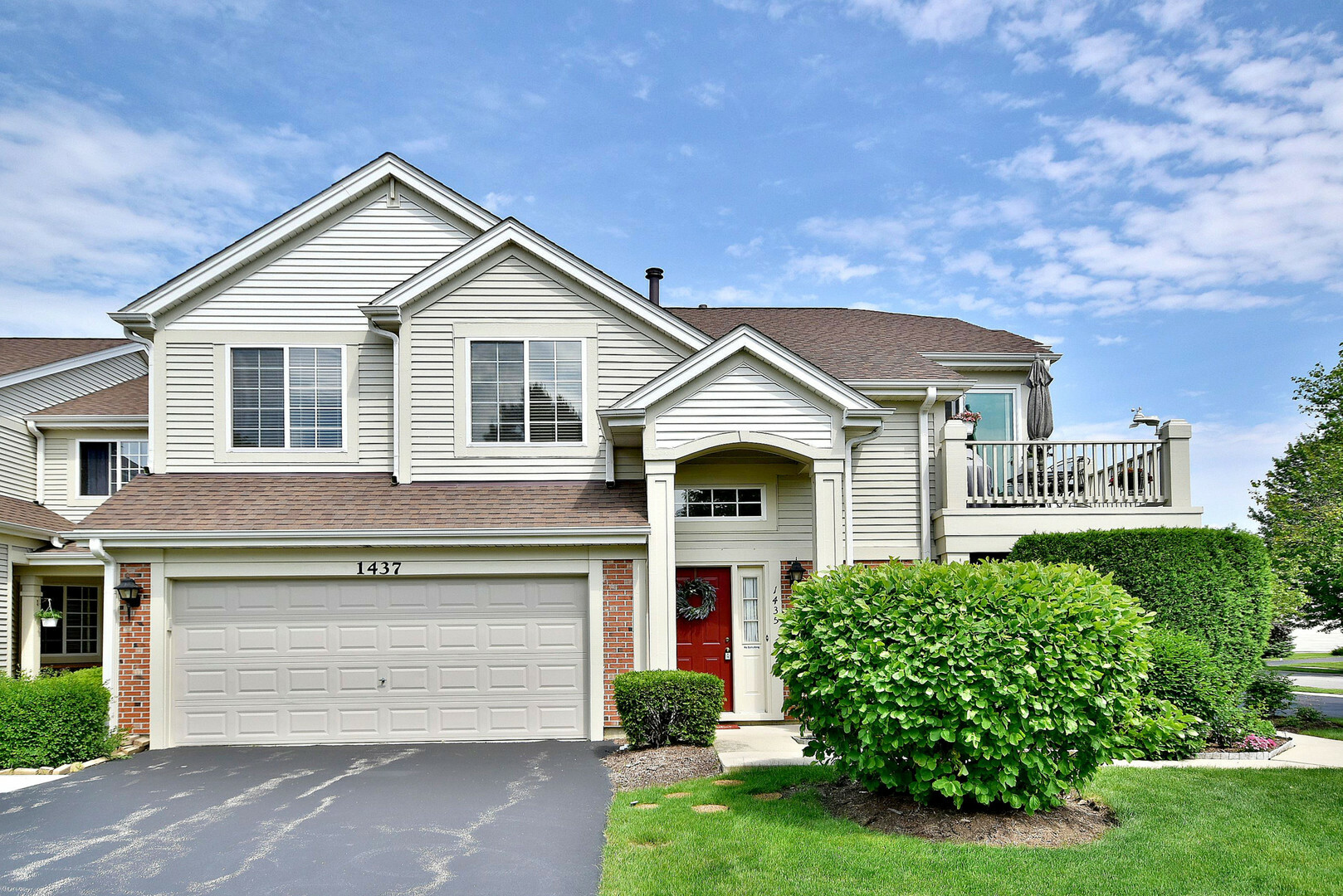 Property Photo:  1435 Waterbury Circle 5Q  IL 60074 