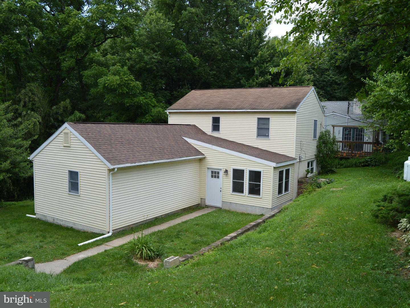 Property Photo:  724 Baumgardner Road  PA 17603 