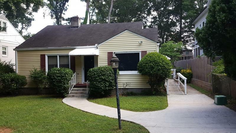 Property Photo:  439 E Pharr Road   30030 