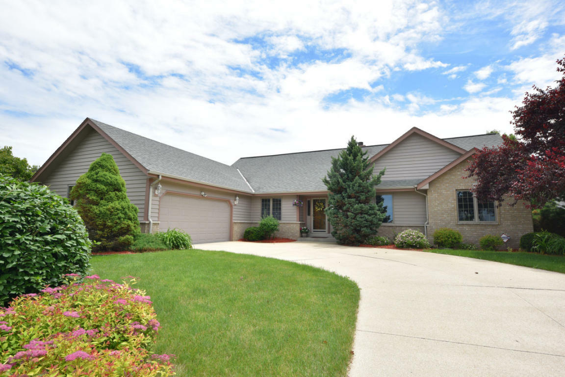 Property Photo:  12855 W Euclid Ct  WI 53151 