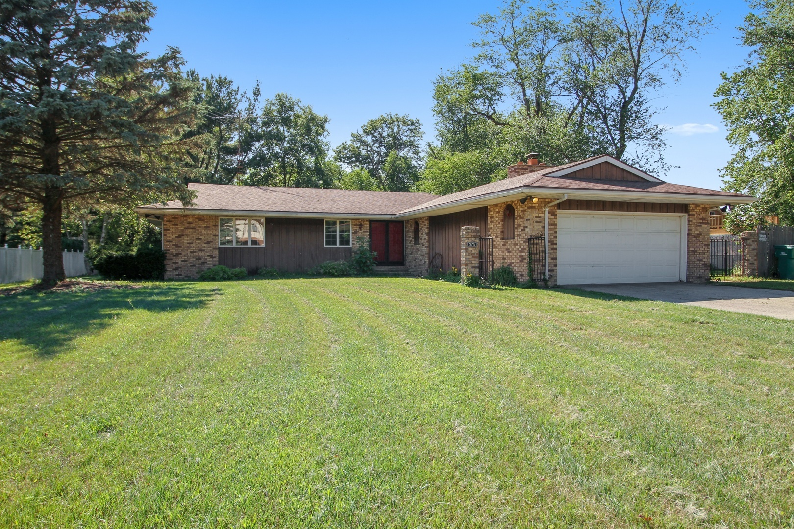 Property Photo:  375 North Pine Street  IL 60935 