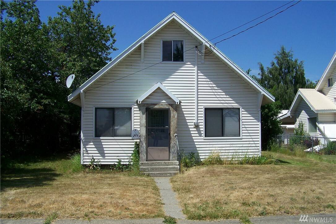 Property Photo: 213 N Montgomery Ave WA 98922