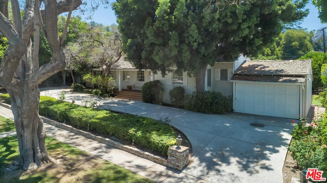 Property Photo:  4035 Dixie Canyon Ave  CA 91423 
