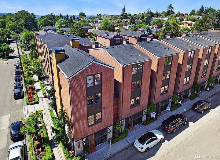 Property Photo: 3201 W Lynn St WA 98199