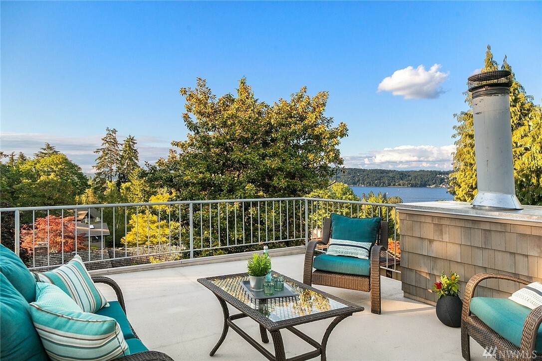 Property Photo: 4232 NE 88th St WA 98115