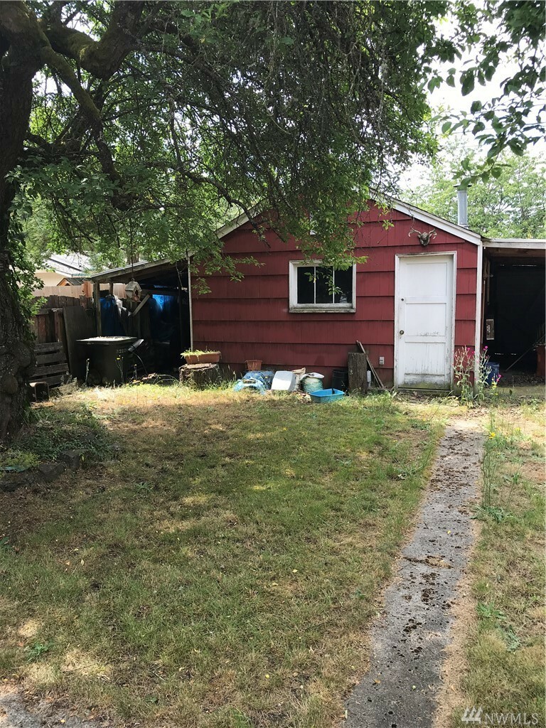 Property Photo: 7418 S Wapato WA 98409