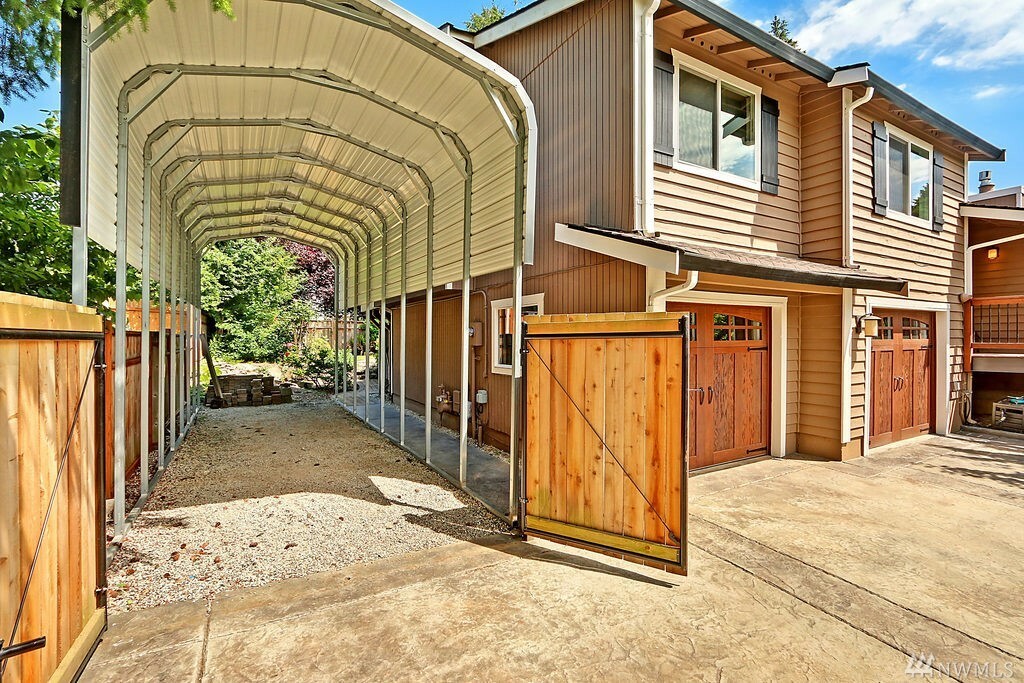 Property Photo:  36614 27th Ave S  WA 98003 