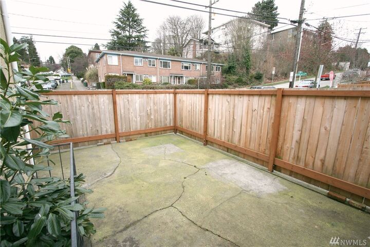 Property Photo:  461 N 39th St 4  WA 98103 