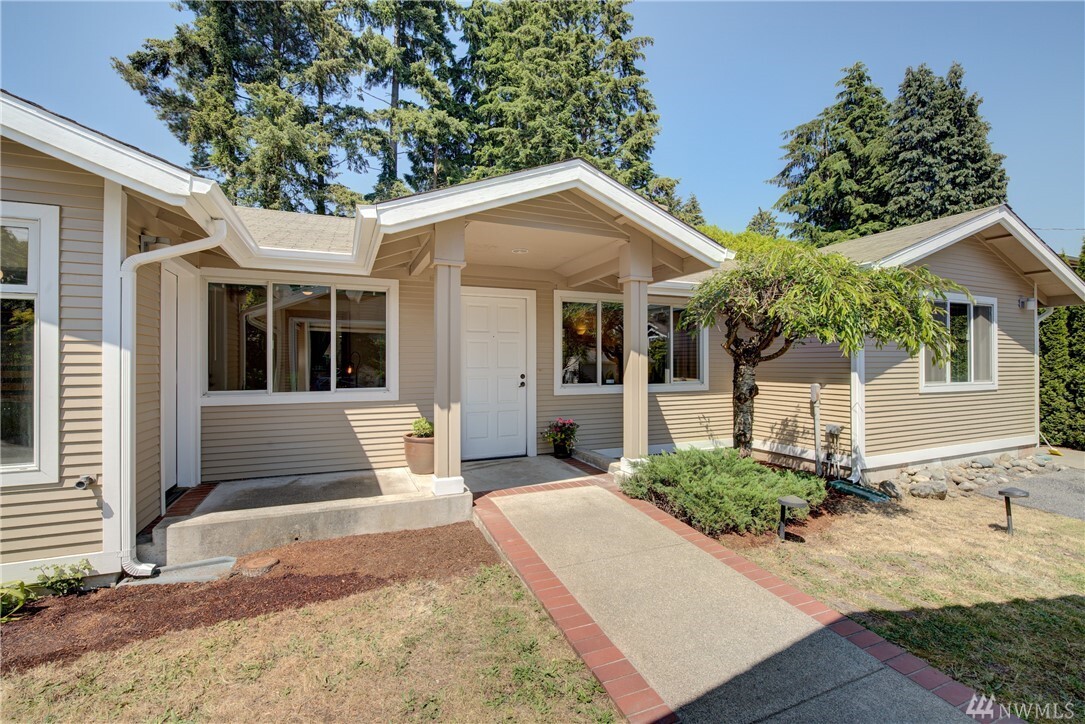 Property Photo: 23921 76th Ave W WA 98026