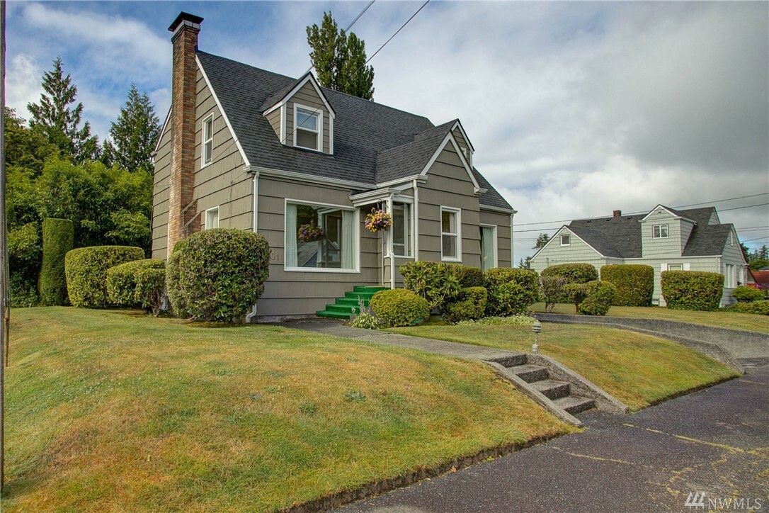 Property Photo:  1601 W 7th St  WA 98520 