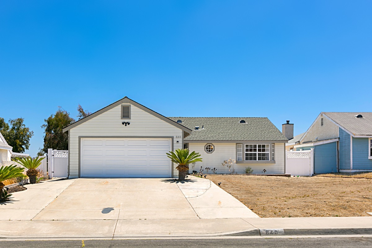 Property Photo:  840 Arthur Ave  CA 92057 