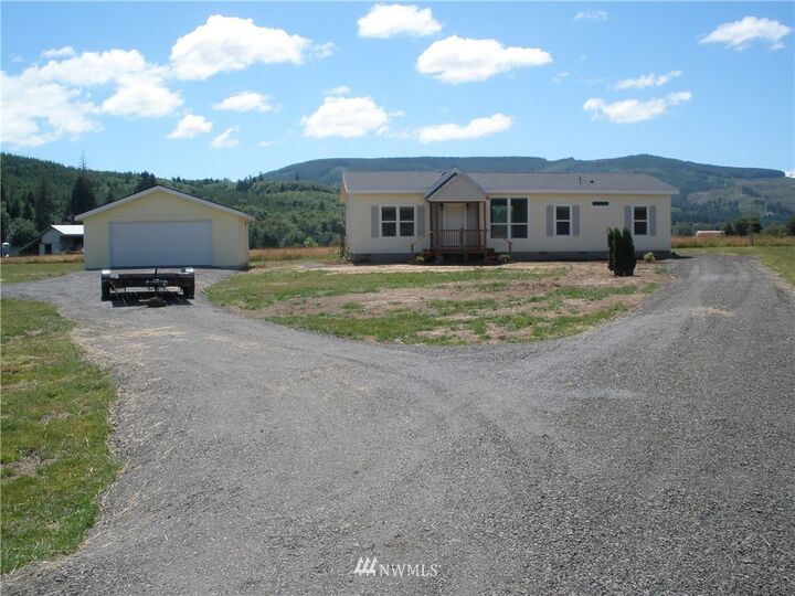 Property Photo:  35 Eagle Lane  WA 98612 