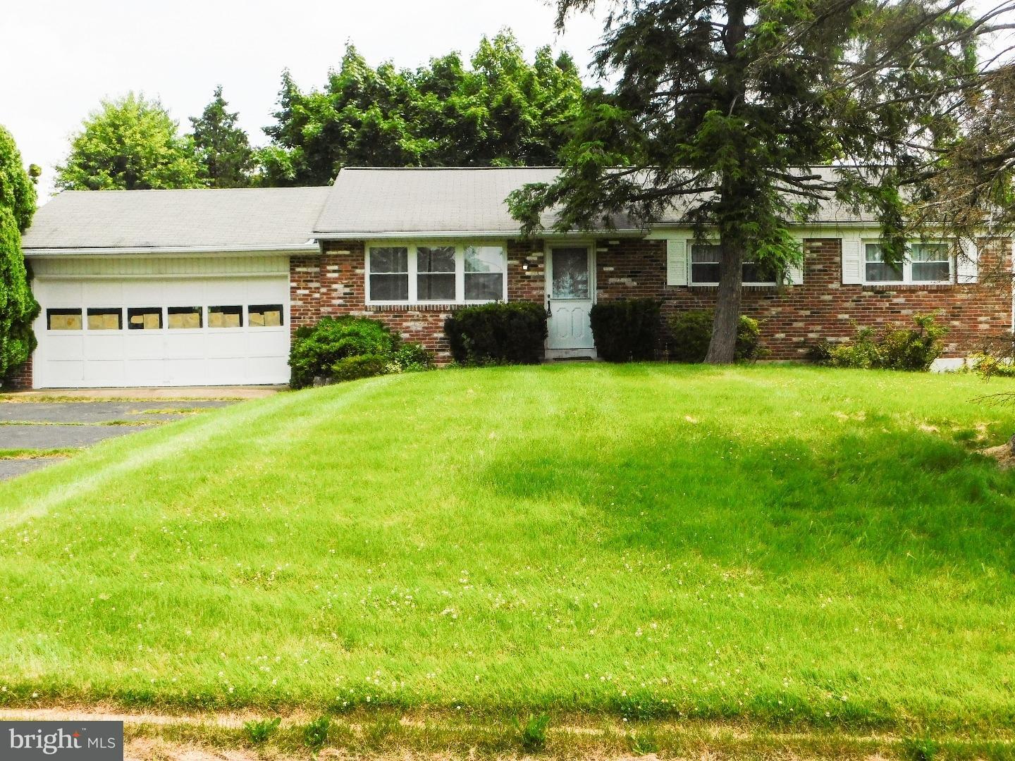 Property Photo: 602 Donna Drive PA 19403