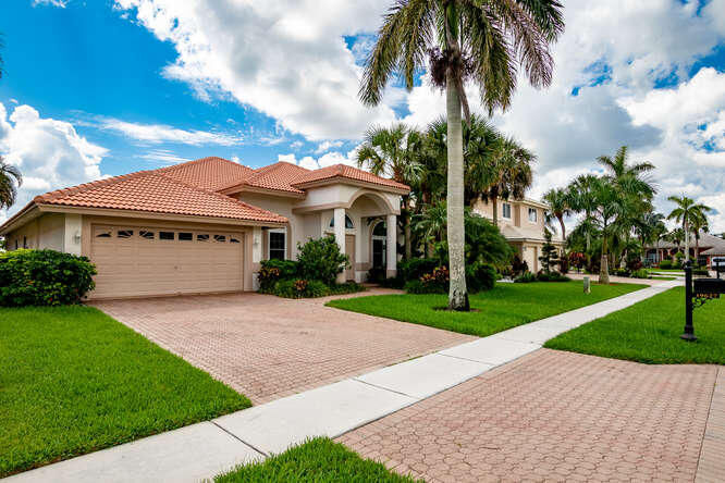 Property Photo:  19627 Dinner Key Drive  FL 33498 