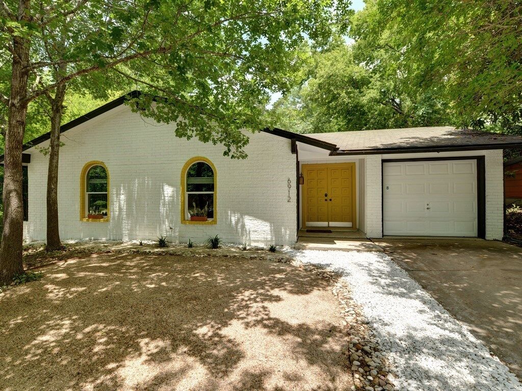 Property Photo: 6912 Dubuque Lane TX 78723