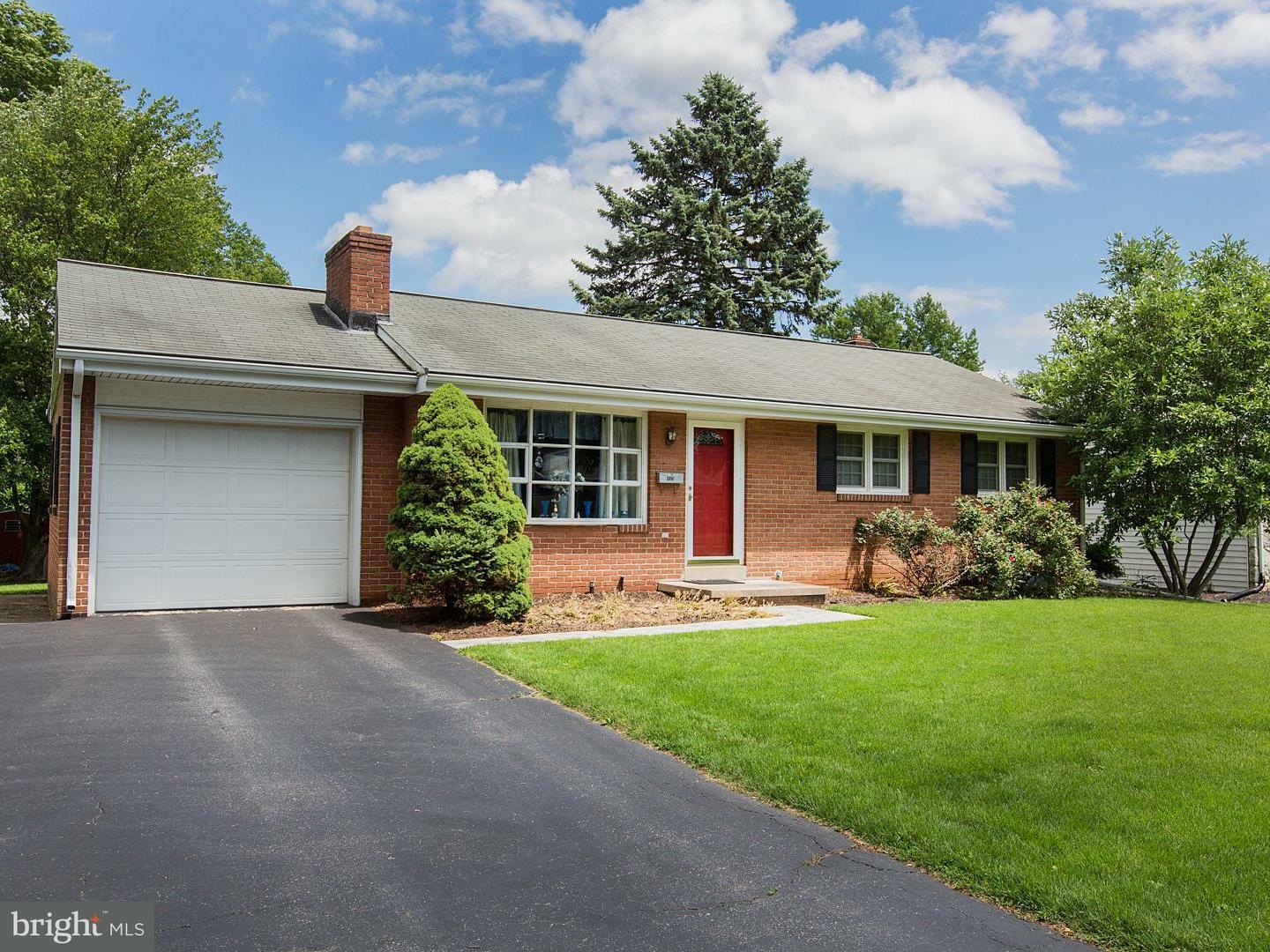 Property Photo: 135 Farm Lane PA 17538