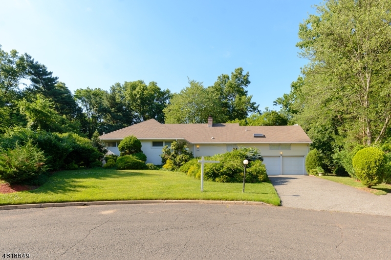 Property Photo:  1044 East Lawn Ct  NJ 07666 