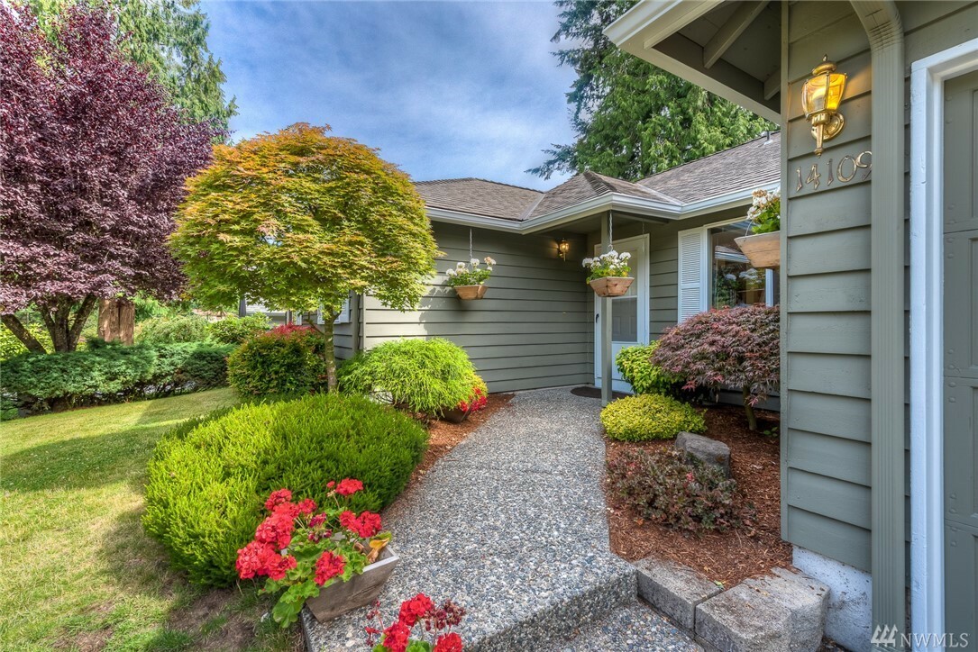 Property Photo: 14109 57th Dr SE WA 98208