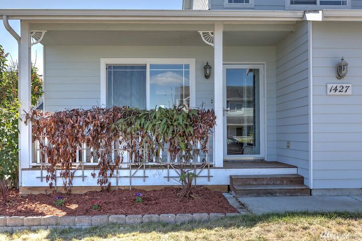 Property Photo: 1427 NW Almond Lp WA 98277