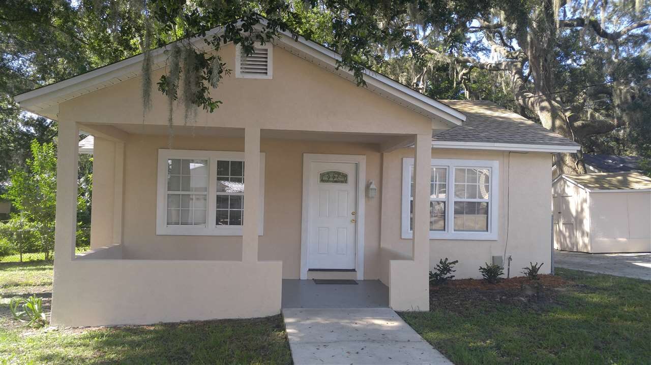 Property Photo:  2011 Gillis St  FL 32177 