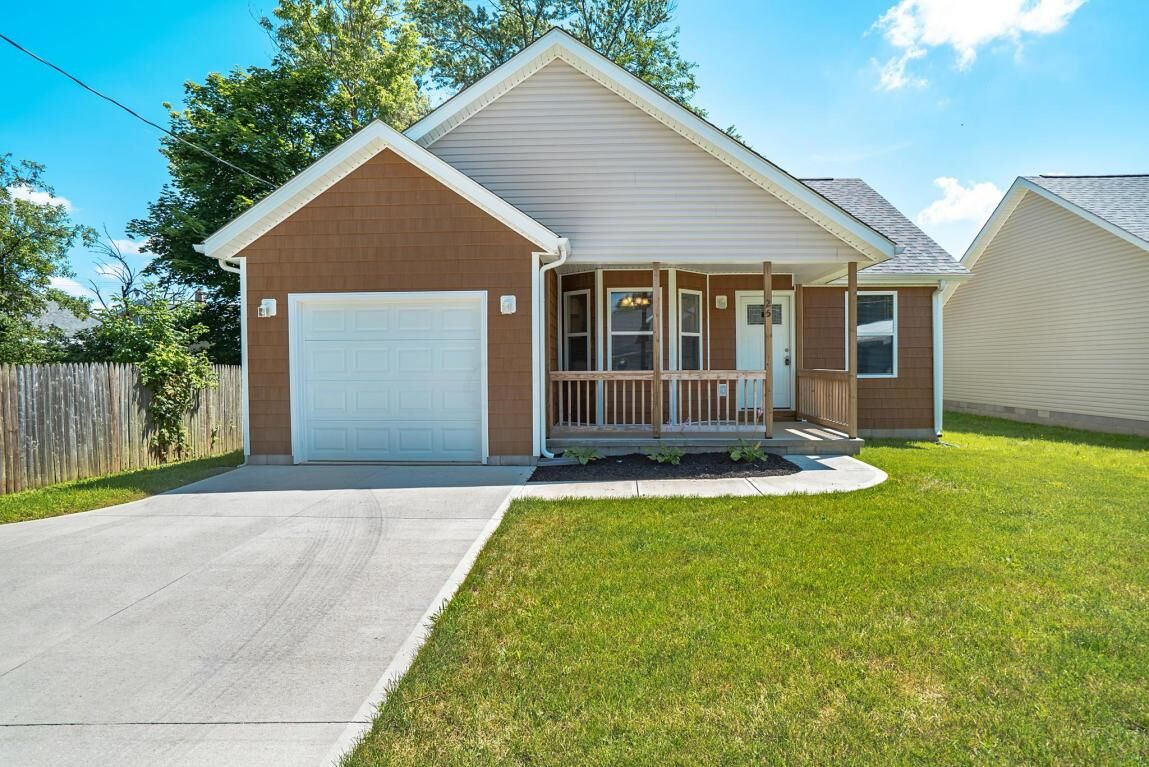 Property Photo:  25 5th Street  OH 43008 