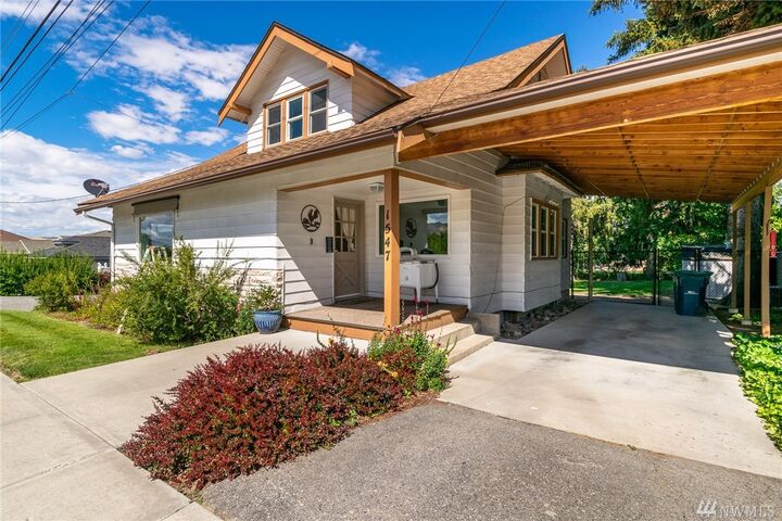 Property Photo:  1547 Methow  WA 98801 
