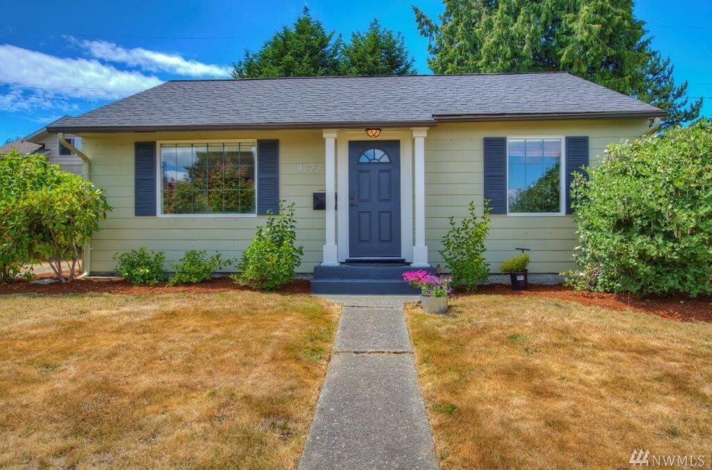 Property Photo:  9727 34th Ave SW  WA 98126 