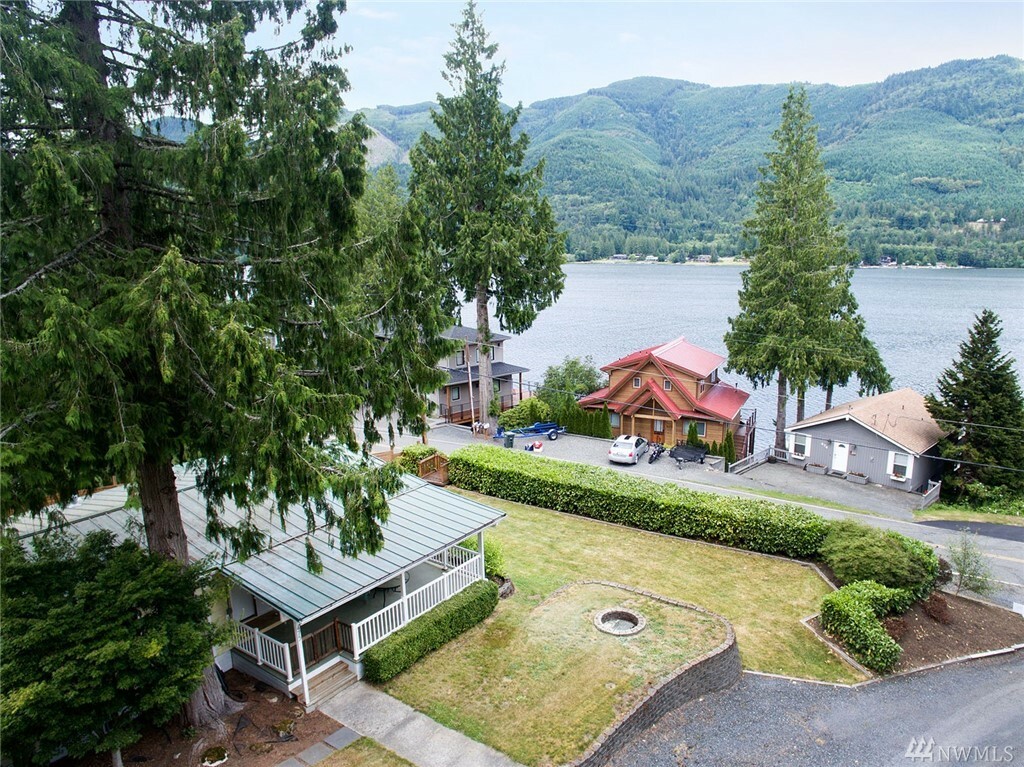 Property Photo:  475 W Lake Samish Dr  WA 98229 