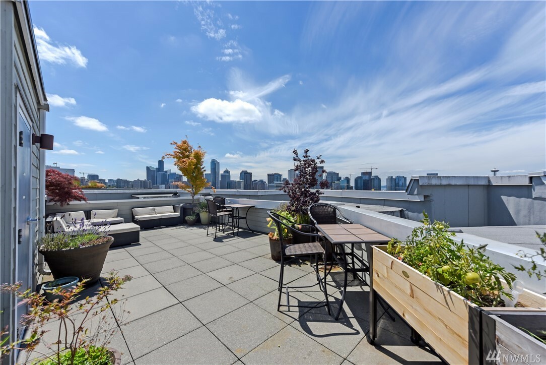 Property Photo: 232 Belmont Ave E 507 WA 98102
