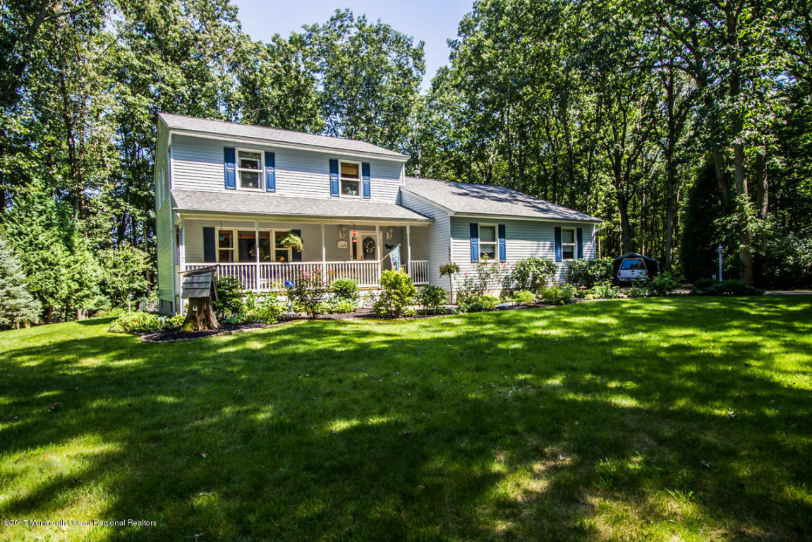 Property Photo:  10 Holly Hill Drive  NJ 08533 