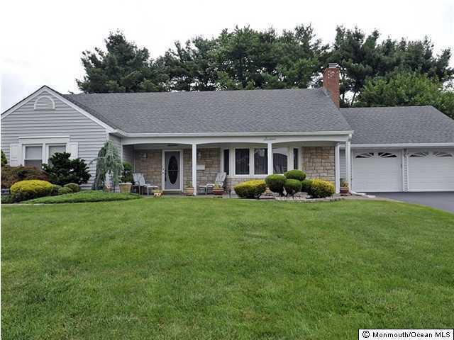 Property Photo:  16 Mistletoe Drive  NJ 08857 