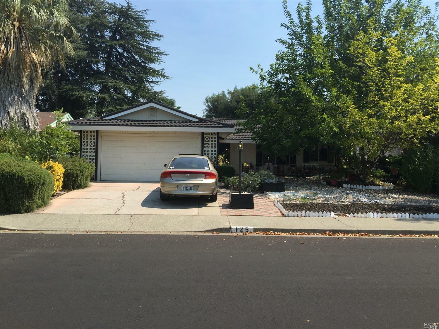 Property Photo: 125 Rainier Circle CA 95687