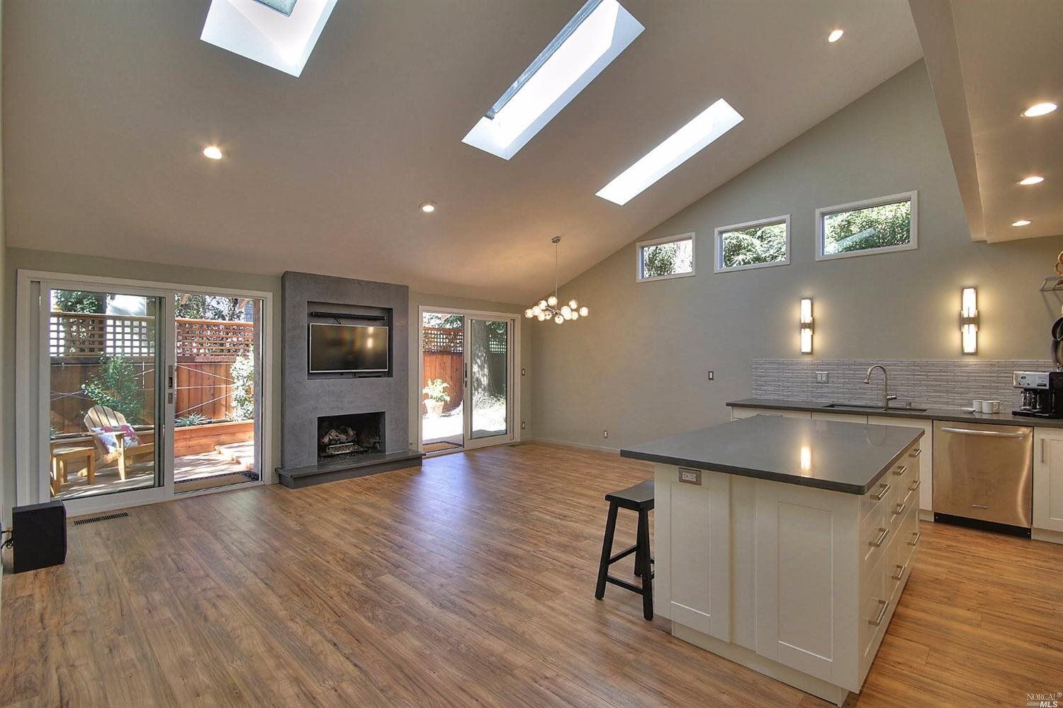 Property Photo:  10 Catalpa Avenue 1  CA 94941 